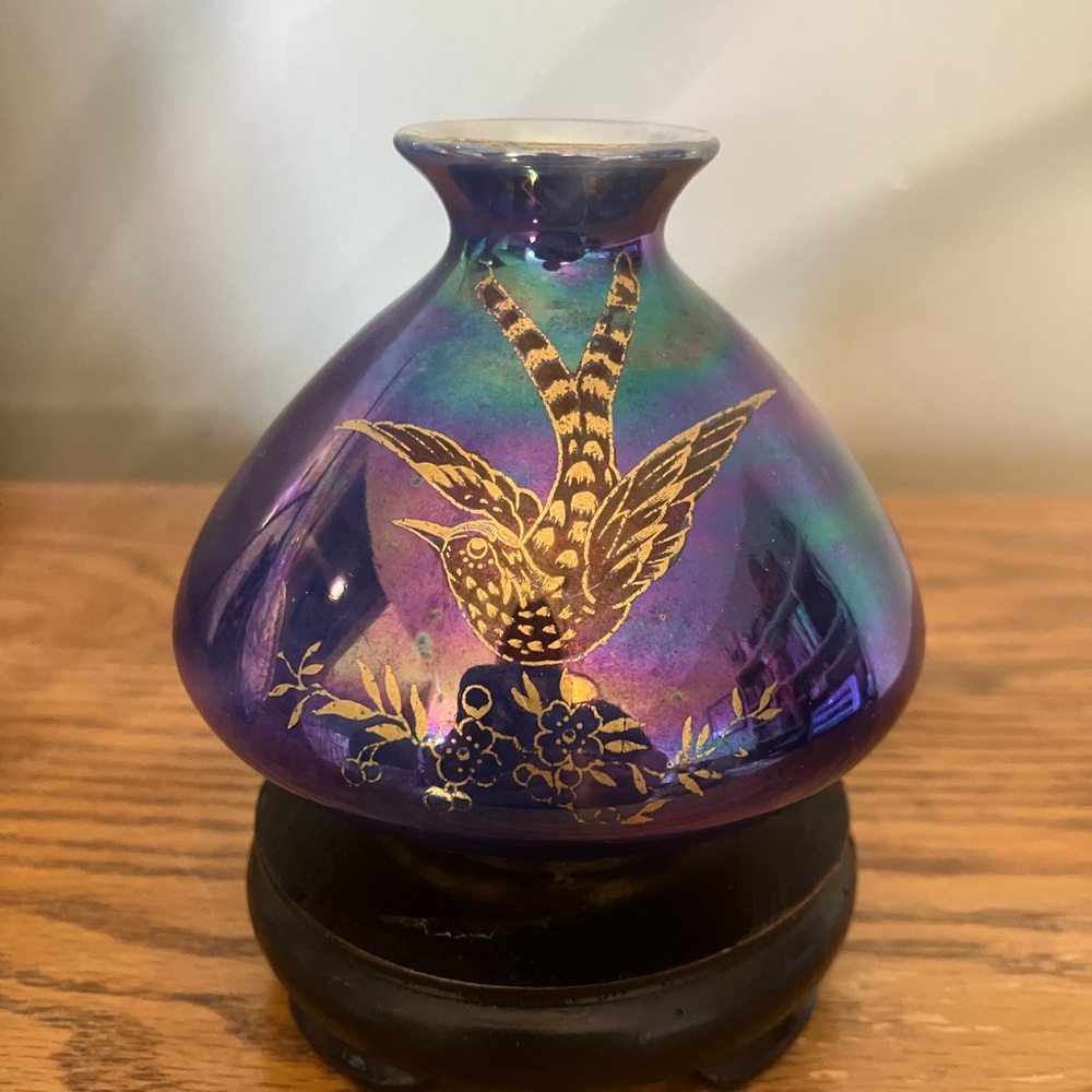 Vintage Elegant Devon Lustrine Bird Art Glass Vase made by Fielding’s